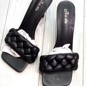 (63-3900) Jiudiu Sandals Sz 39 (8.5)